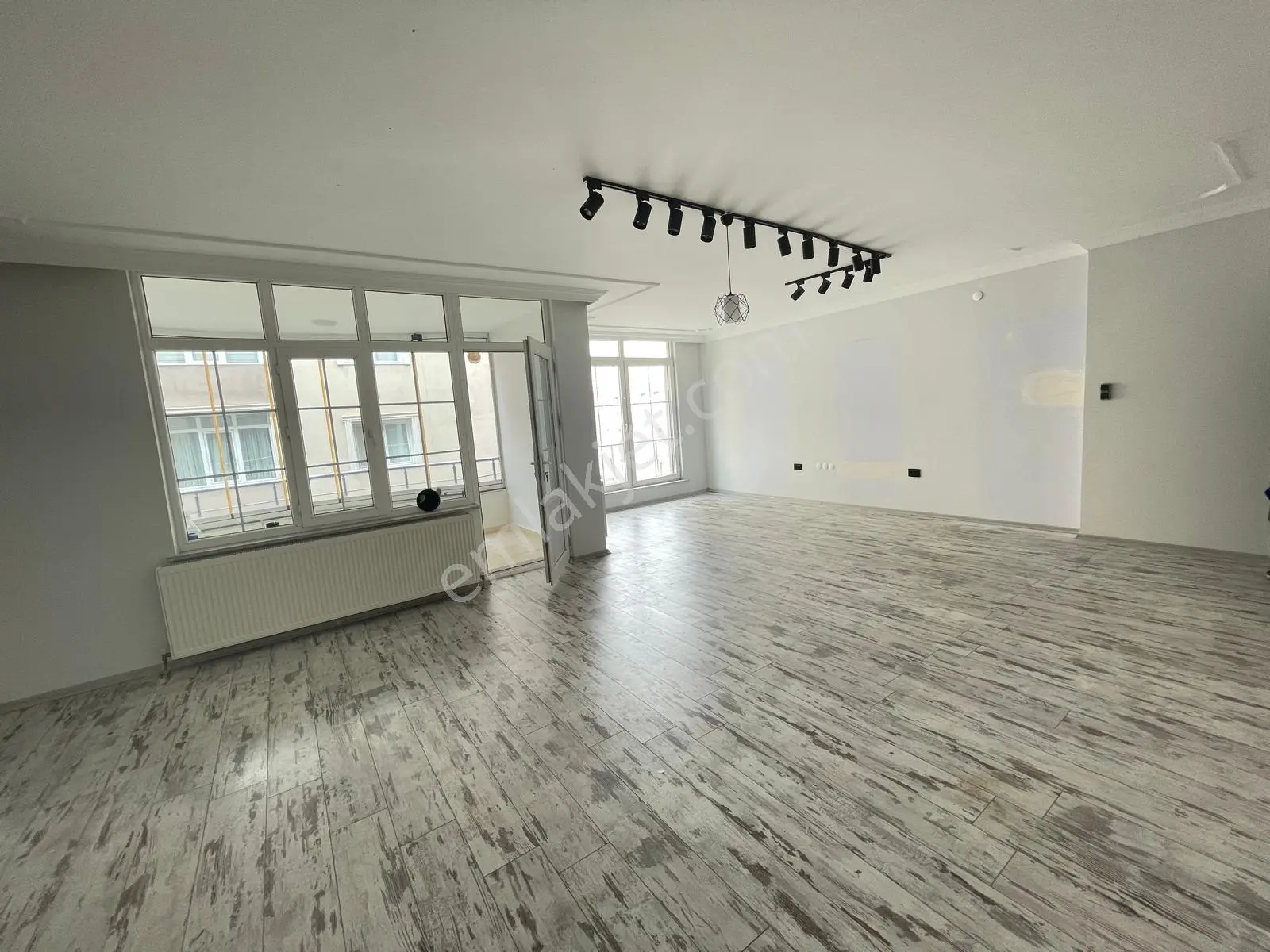 B&u Gayrimenkulden Çarşının Merkezinde. Kiralık 7+2 Daire - Görsel 5