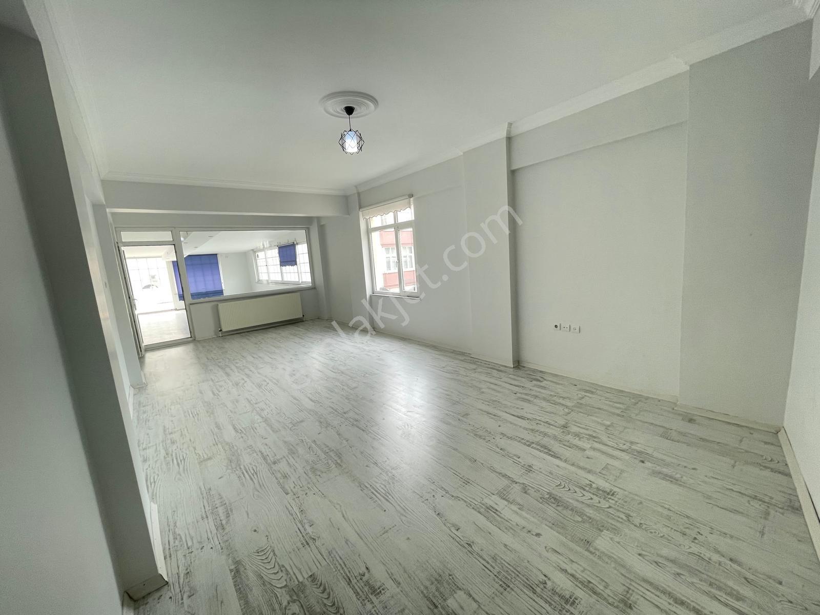 B&u Gayrimenkulden Çarşının Merkezinde. Kiralık 7+2 Daire - Görsel 20