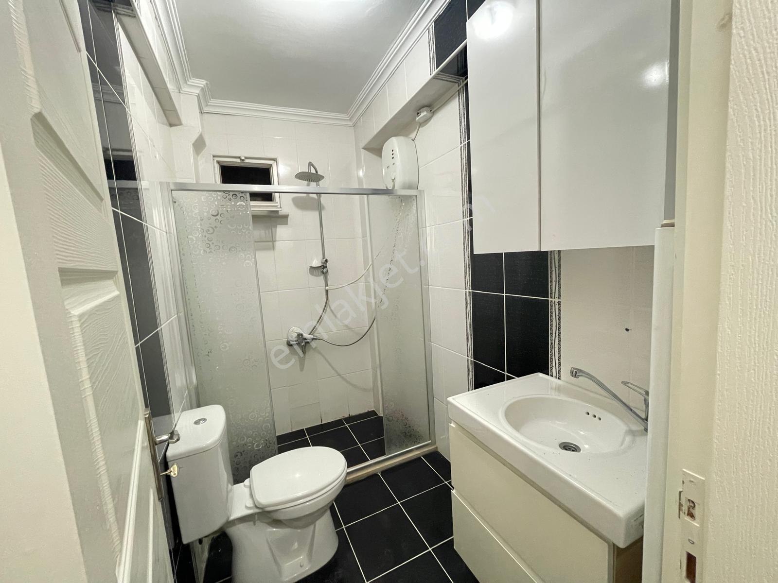 B&u Gayrimenkulden Çarşının Merkezinde. Kiralık 7+2 Daire - Görsel 26