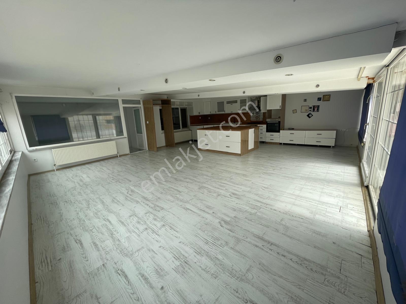 B&u Gayrimenkulden Çarşının Merkezinde. Kiralık 7+2 Daire - Görsel 16
