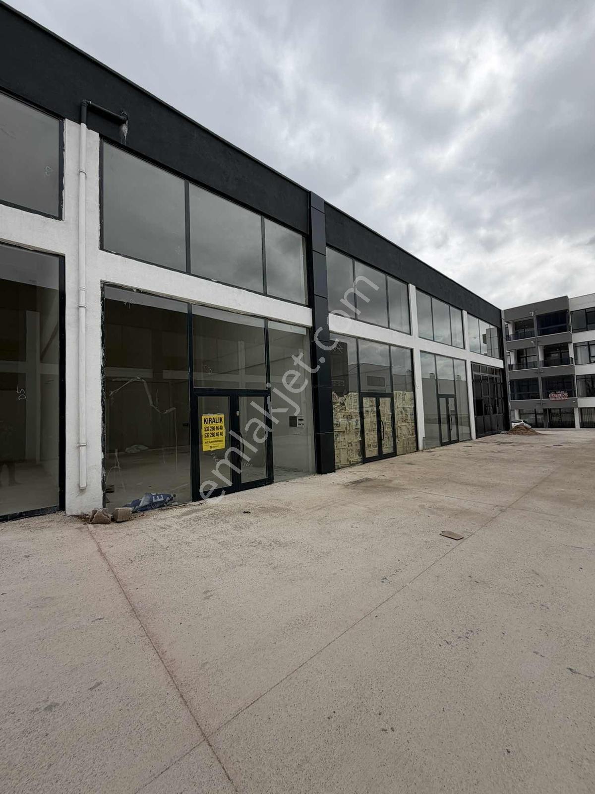 A L C Den Yenikent Sanayide Her İşe Uygun 60 M2 Kiralık Dükkan