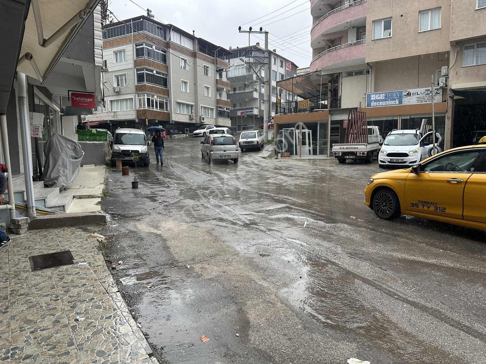 Öz-er Gayrimenkul'den Kiralık Vitrin Alanı Geniş Dükkan - Görsel 4