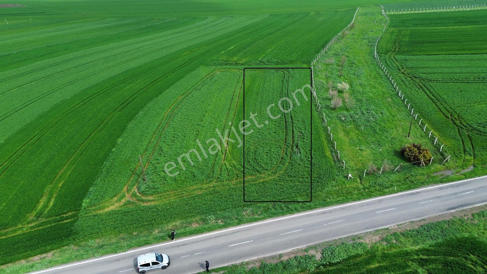Tuğra'dan Yukarısevindikli Mahallesinde Asfalta Cephe Arazi