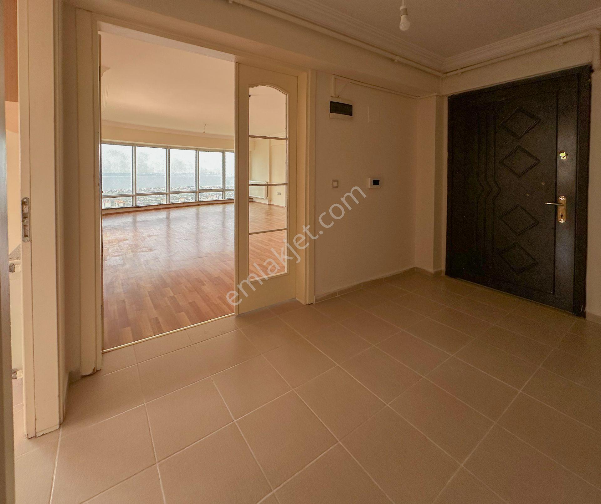 İzmir Narlıdere Narlı Mah. Deniz Manzaralı 150 M2 3+1 Daire