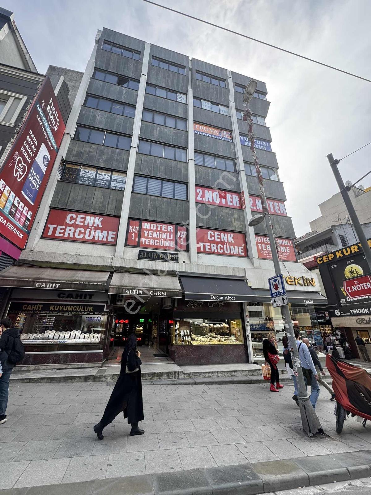 Kadıköy Altıyol Ana Cadde Üzerinde İş Hanı İçinde Satılık Ofis