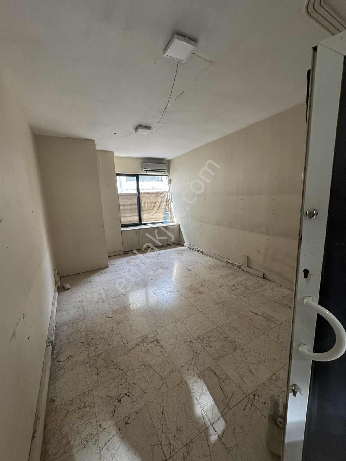 Kadıköy Osmanağa Cadde Üzeri İşhanı İçinde Satılık - Görsel 5