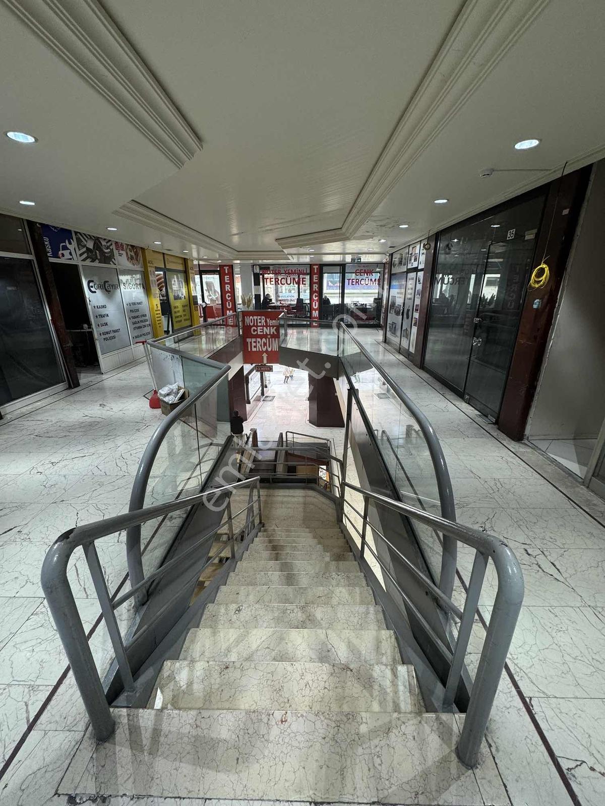 Kadıköy Osmanağa Cadde Üzeri İşhanı İçinde Satılık - Görsel 4