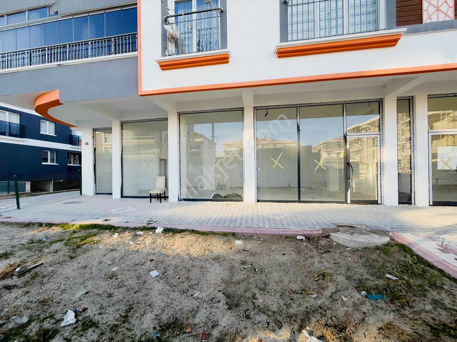 Epa Home'dan - Acil Geniş Vitrinli Depolu Dükkan