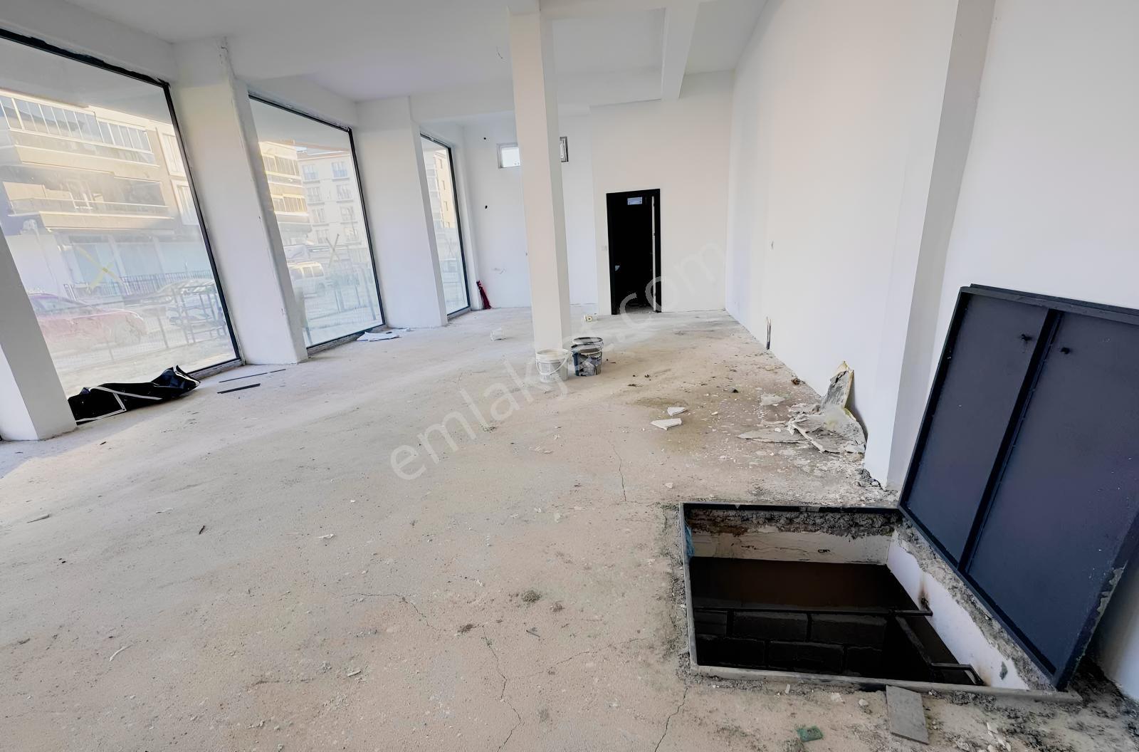 Epa Home'dan - Acil Geniş Vitrinli Depolu Dükkan - Görsel 2