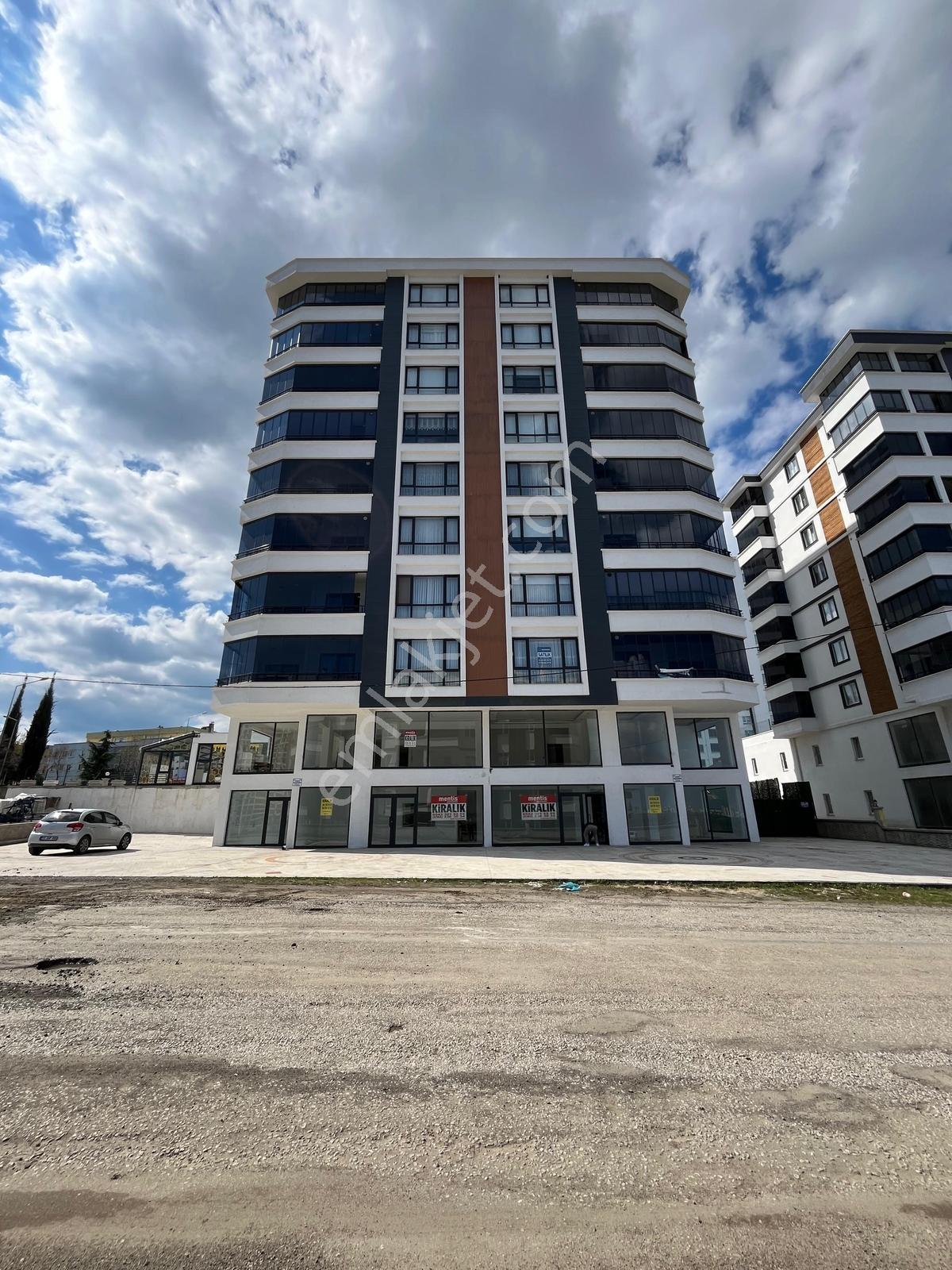Atakum Gökdelenler Bölgesinde 600m2 Kiralık Dükkanlar - Görsel 4