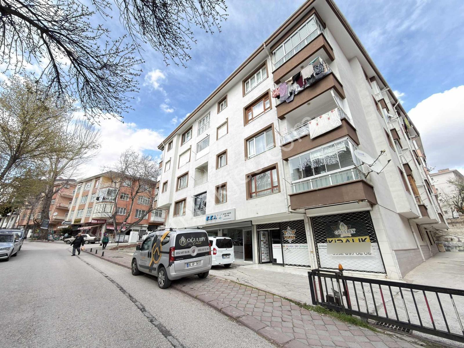 Aşağı Eğlence'de 110m² Her İşe Uygun Geniş Cepeli Otoparklı