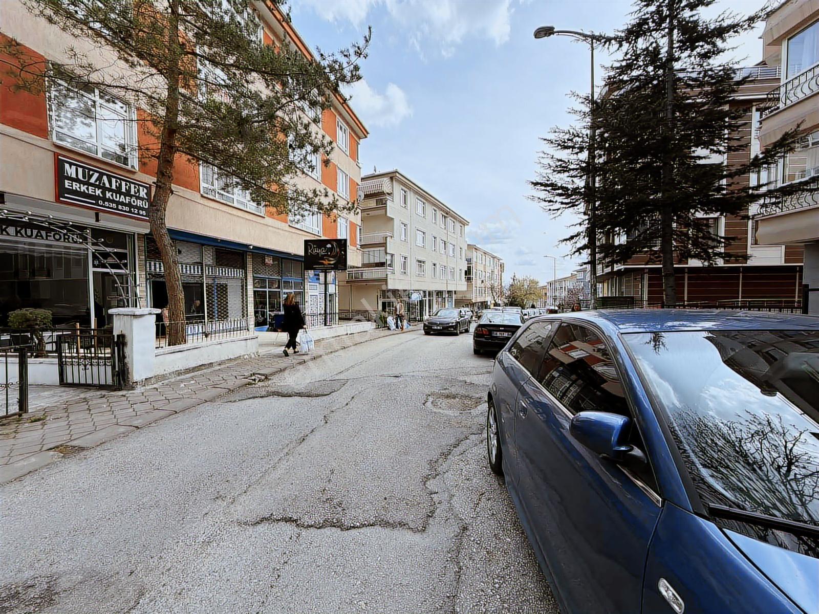 Aşağı Eğlence'de 110m² Her İşe Uygun Geniş Cepeli Otoparklı - Görsel 24