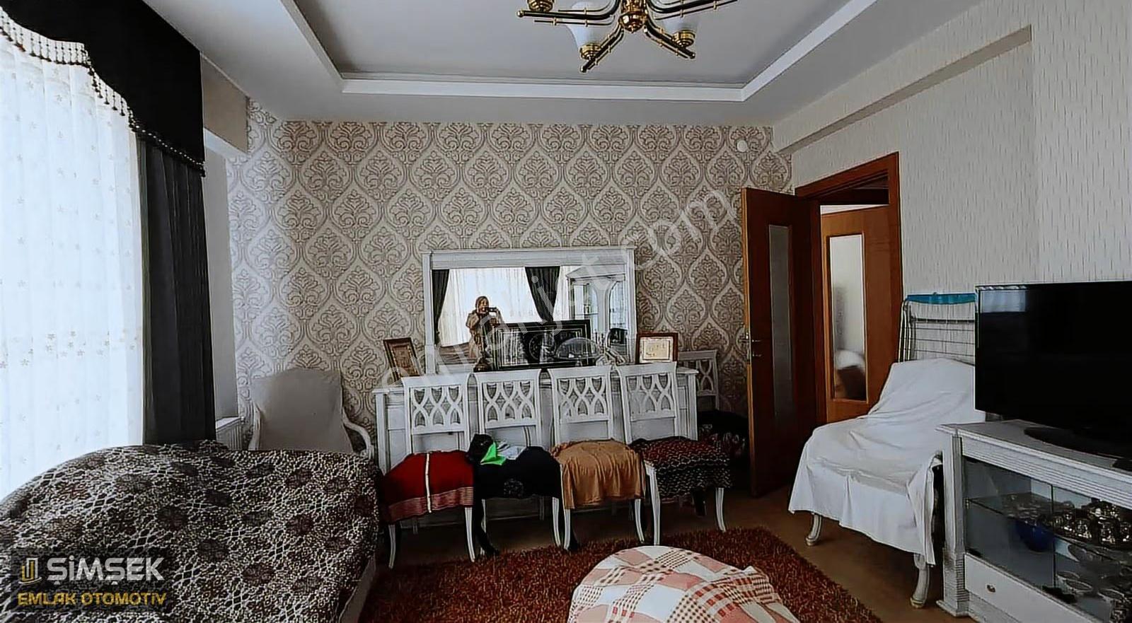 Şimşek Gayrimenkulden Lale Caddesinde 2+1 Satılık Daire