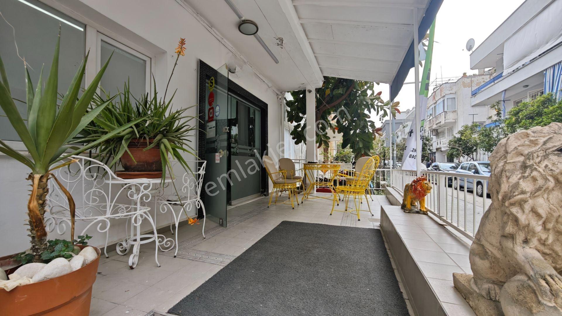 Kuşadası Merkezde Satılık 3+1 Bahçe Katı Daire - Görsel 7