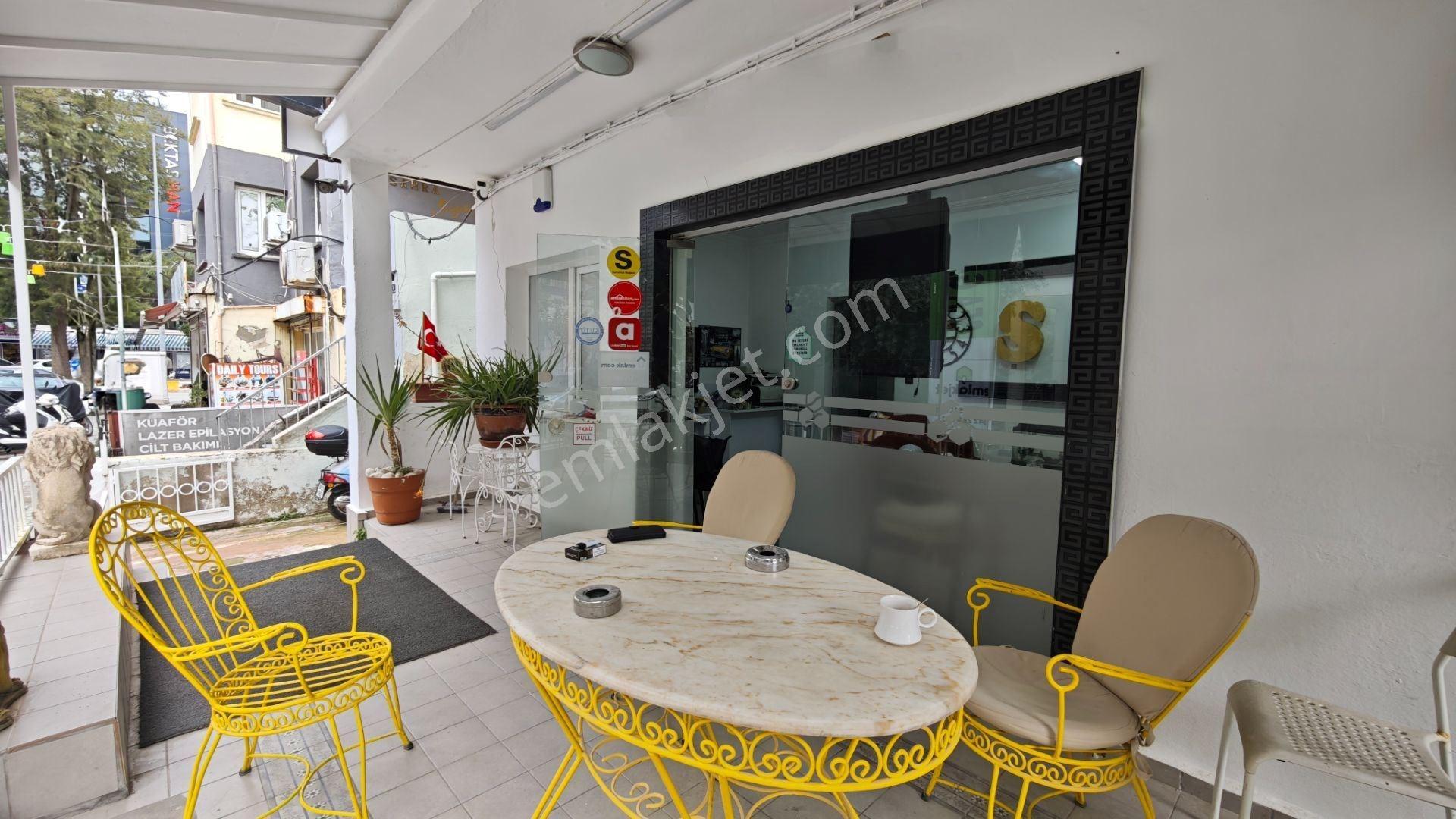 Kuşadası Merkezde Satılık 3+1 Bahçe Katı Daire - Görsel 6