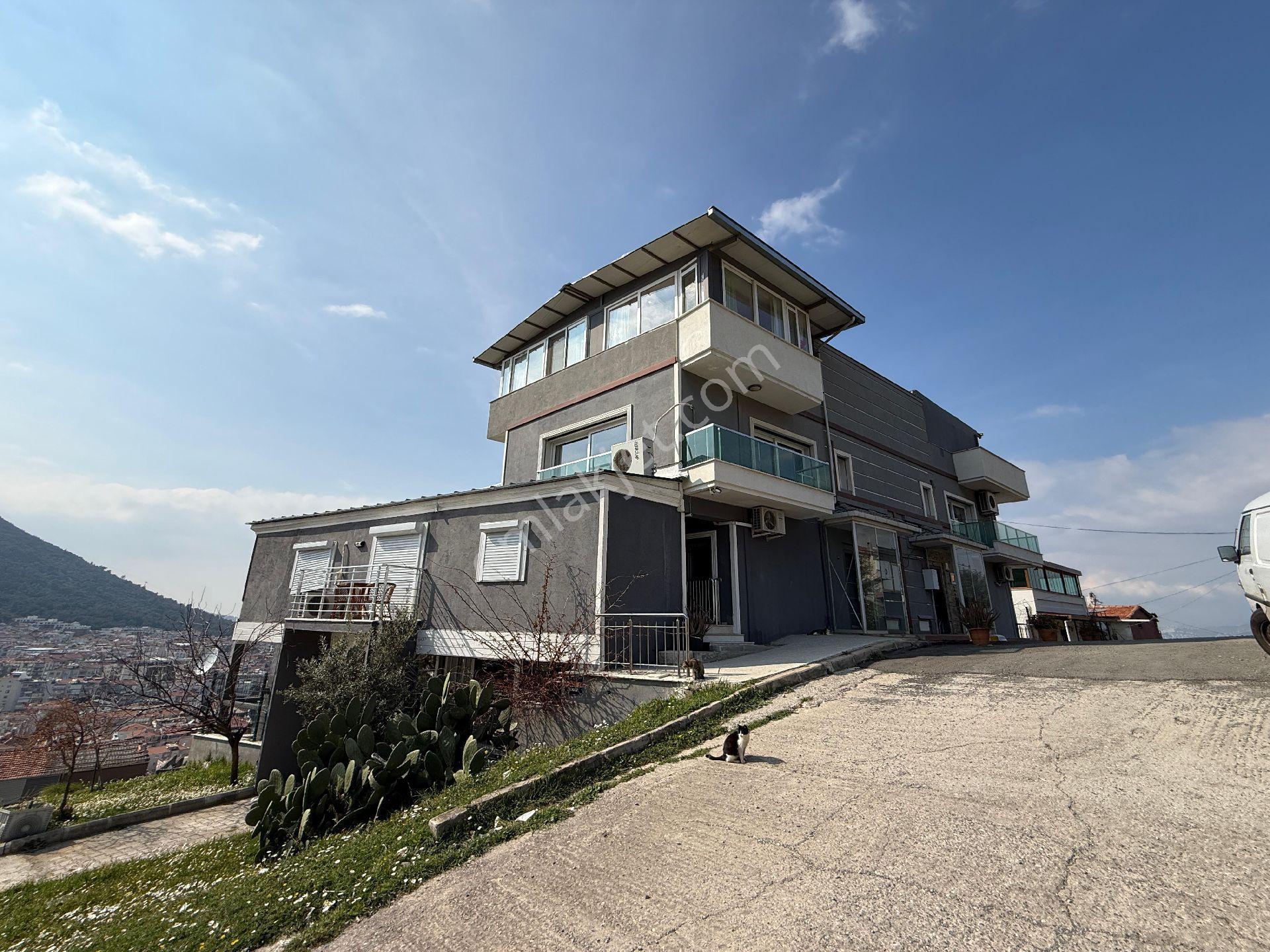 Deniz Ve Doğa Manzaralı Satılık 4 Adet 1+1 Ve 3+1 Tripleks Villa