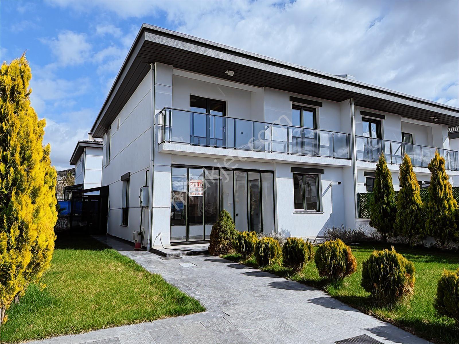 Hedef Emlaktan Karşıyada Ultra Lüx Eşyalı/eşyasız Kiralık Villa - Görsel 9