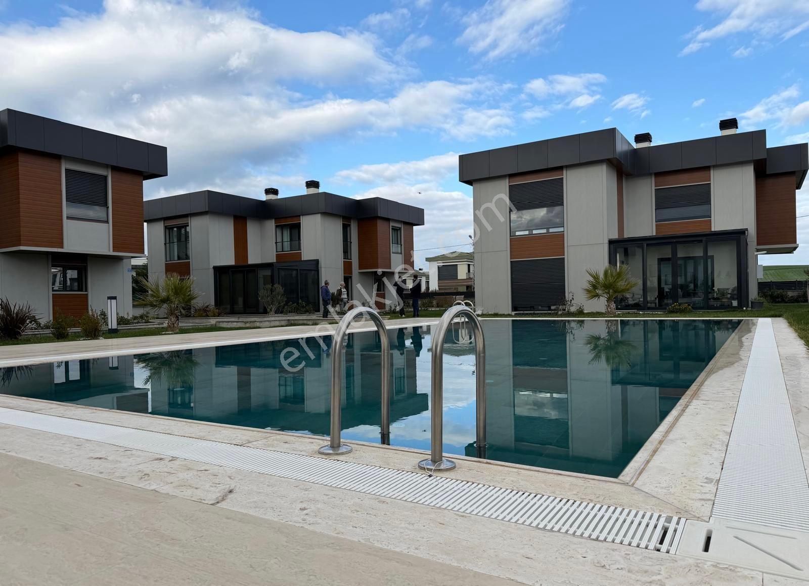 Süleymanpaşa’da-havuzlu-lüks Ve Sıfır-asansörlü Tripleks Villa - Görsel 2