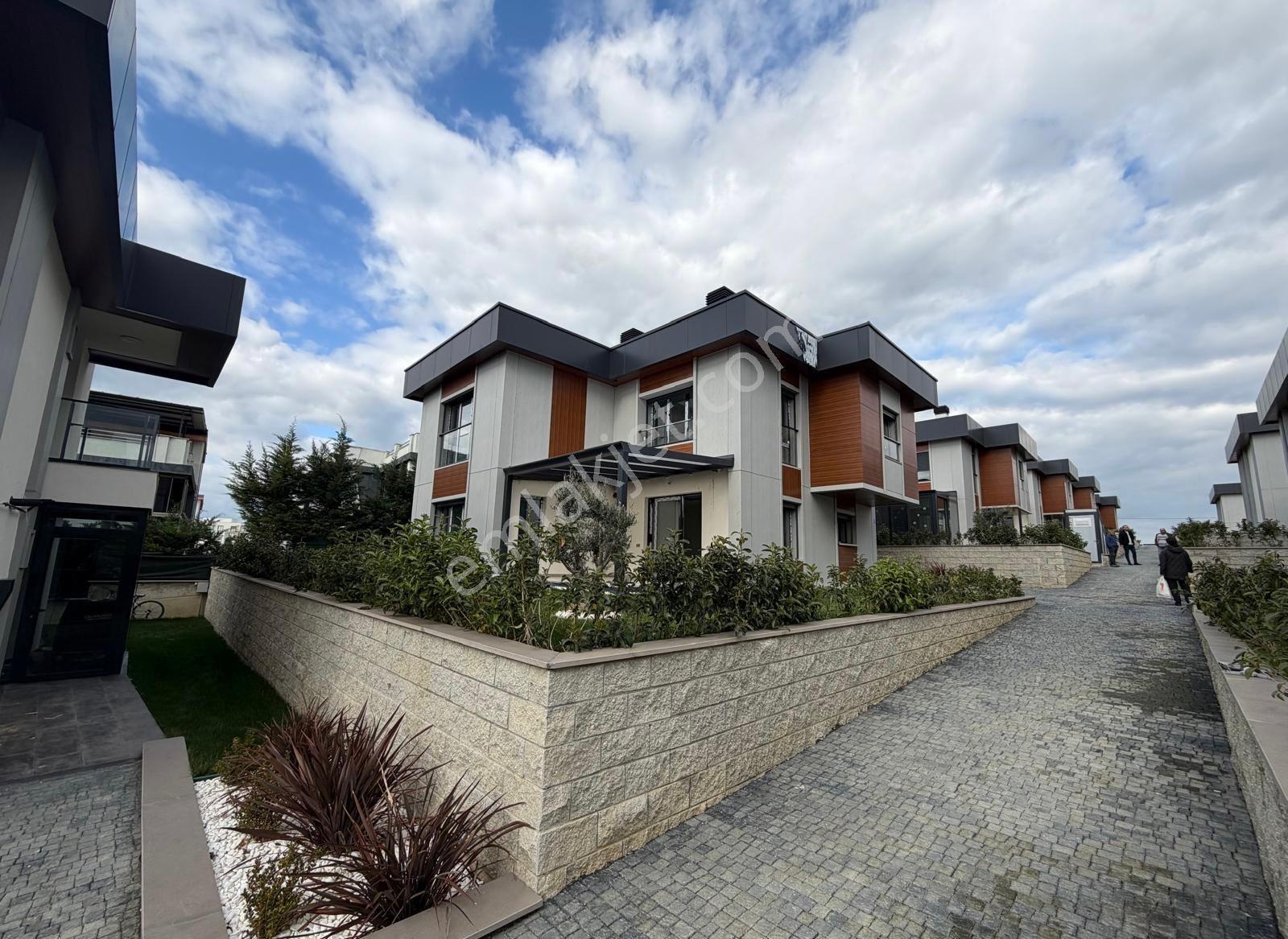 Süleymanpaşa’da-havuzlu-lüks Ve Sıfır-asansörlü Tripleks Villa - Görsel 29
