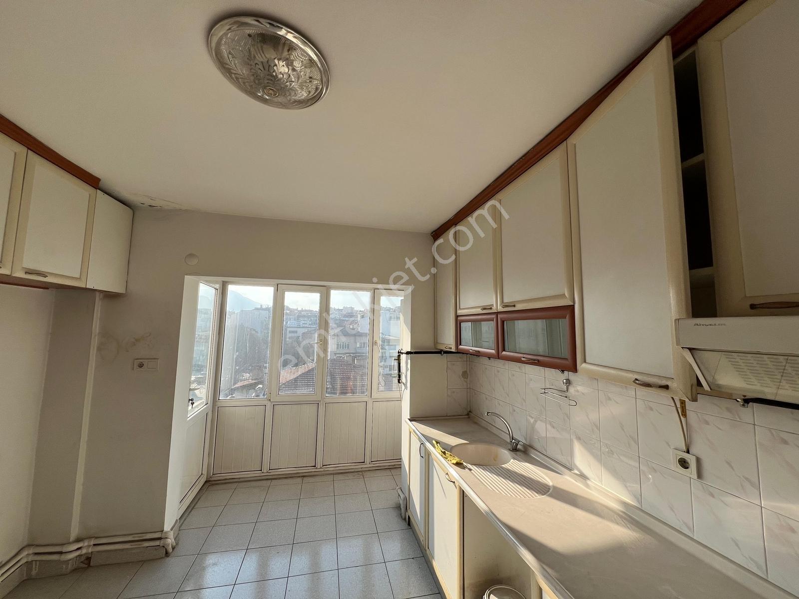 Doktorlar Caddesi'nde Merkezi Konumda Kiralık 4+1 Ofis - Görsel 5