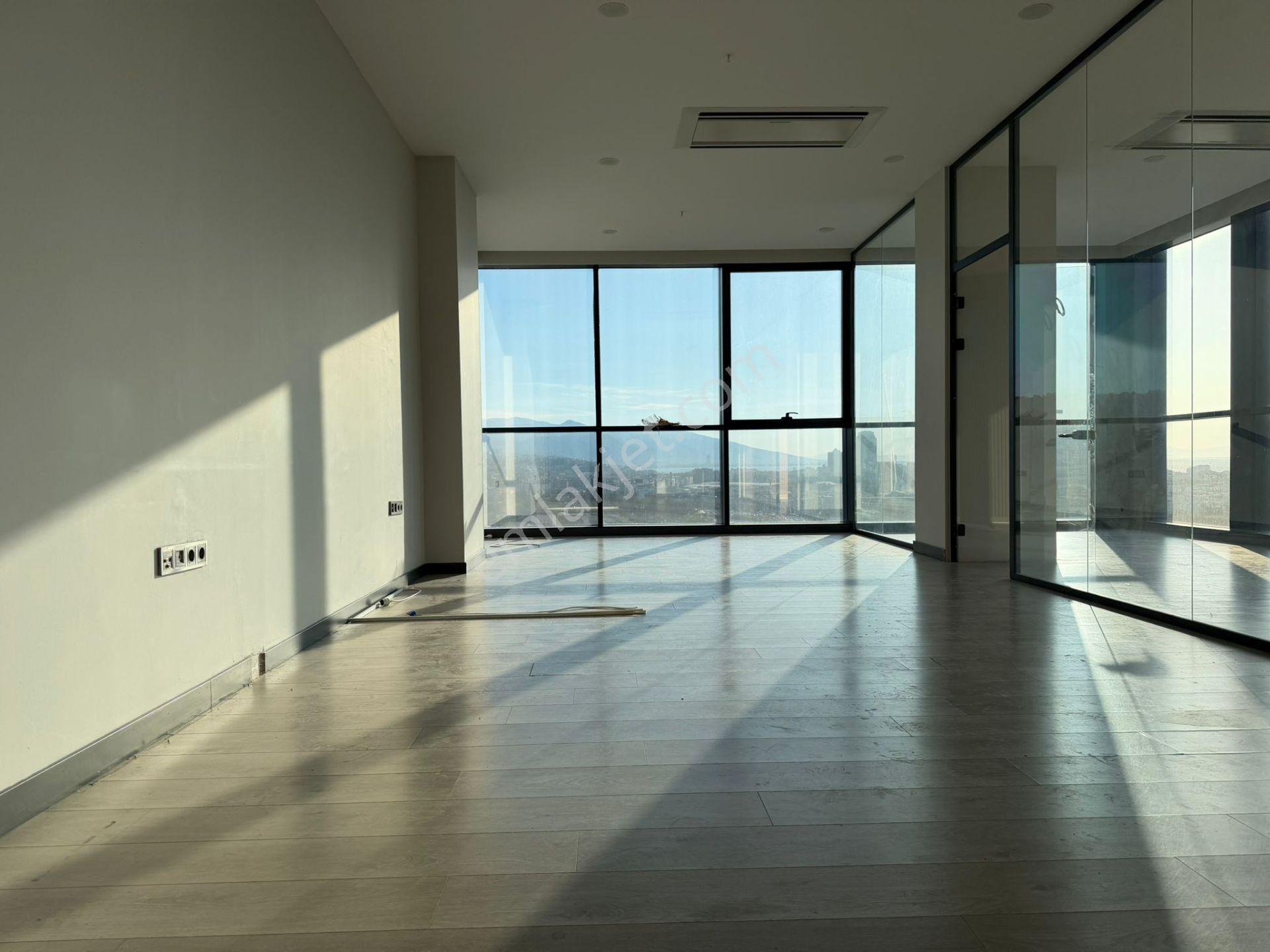 Megapol Çarşı Kule Deniz Manzaralı Kiralık 100 M2 2+1 Ofis - Görsel 9
