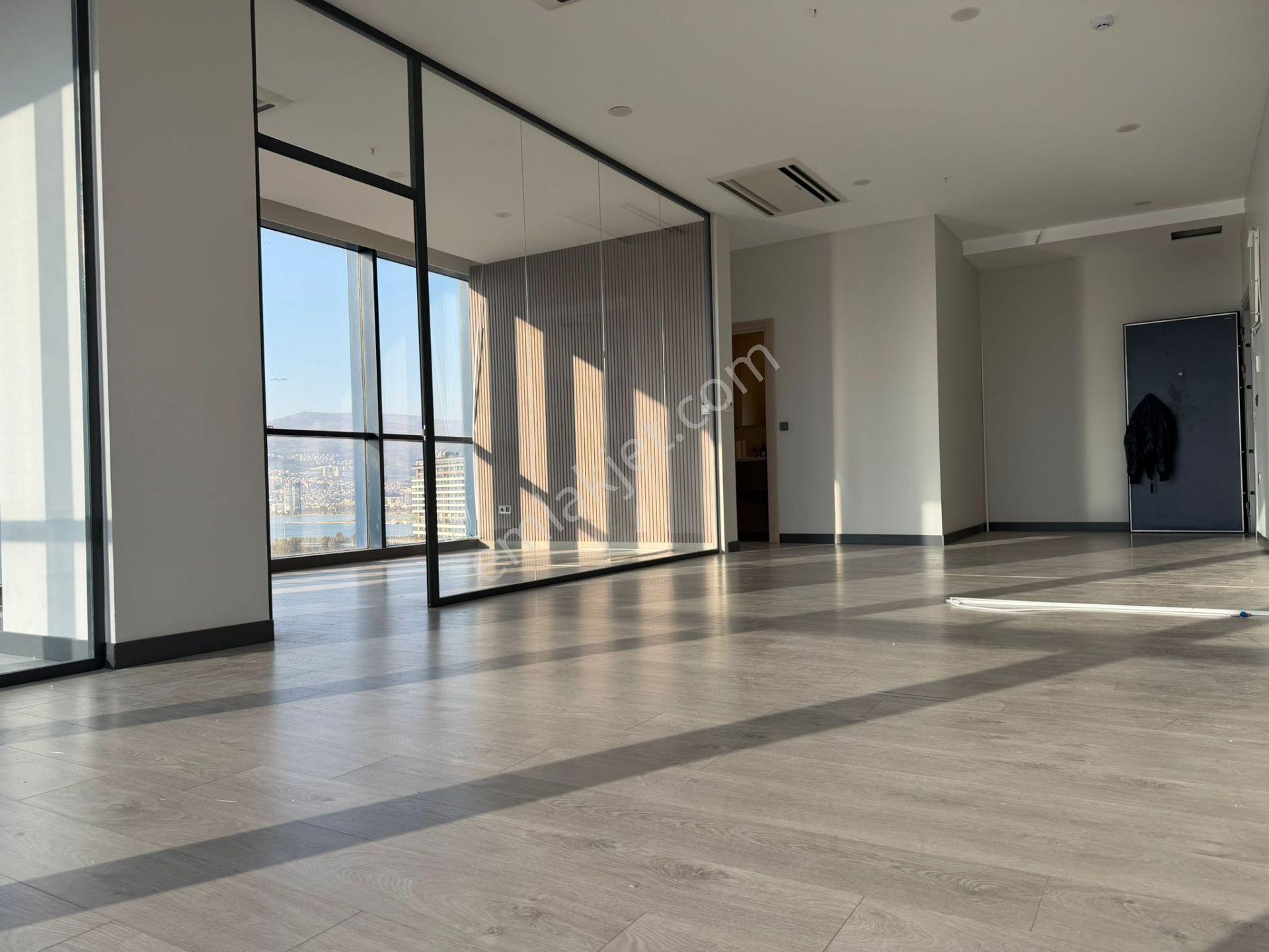 Megapol Çarşı Kule Deniz Manzaralı Kiralık 100 M2 2+1 Ofis - Görsel 12