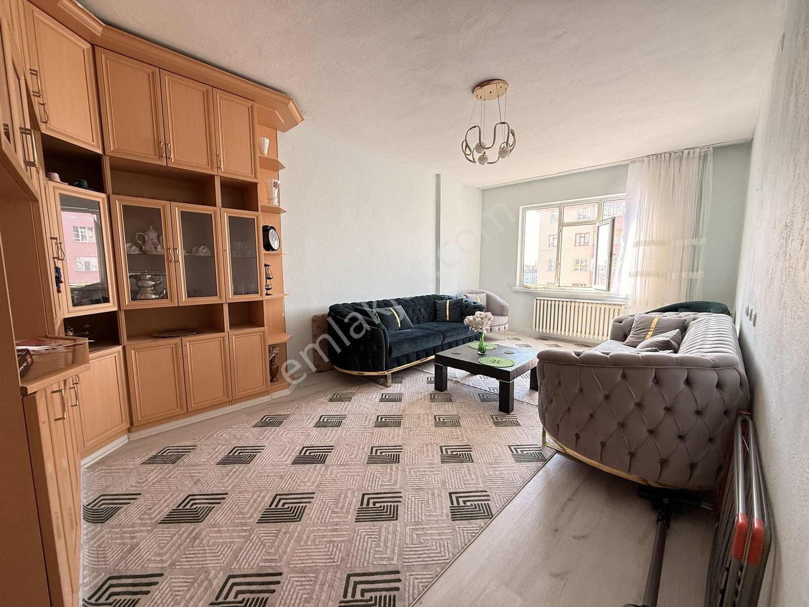 Barış Cad. Yakını Mükemmel Lokasyon 2+1 Arakat Bakımlı Daire - Görsel 2