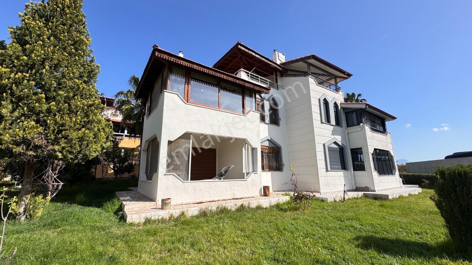 Manavgat Çolaklı Da Denize Yakın Site İçi Satılık Tripleks Villa