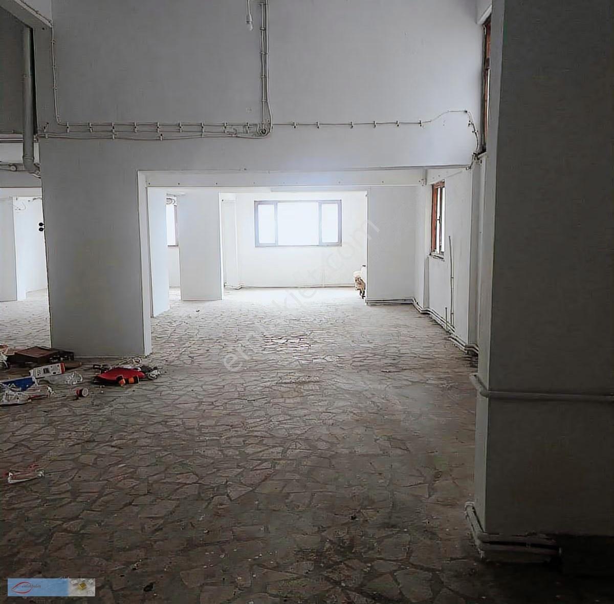 Kayışdağı Mah De 700m2 Kiralık Depo - Görsel 3