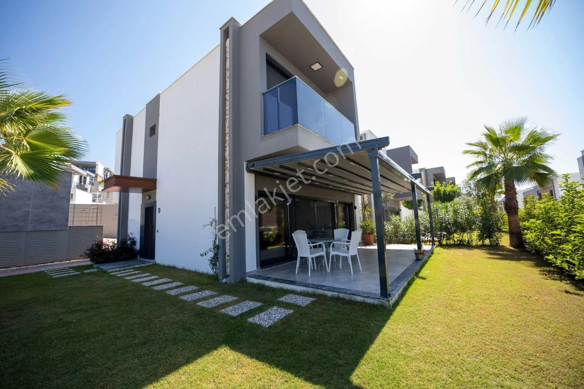 Kuşadası Sahil Siteleri Bölgesinde Sıfırmüstakil Villalalar