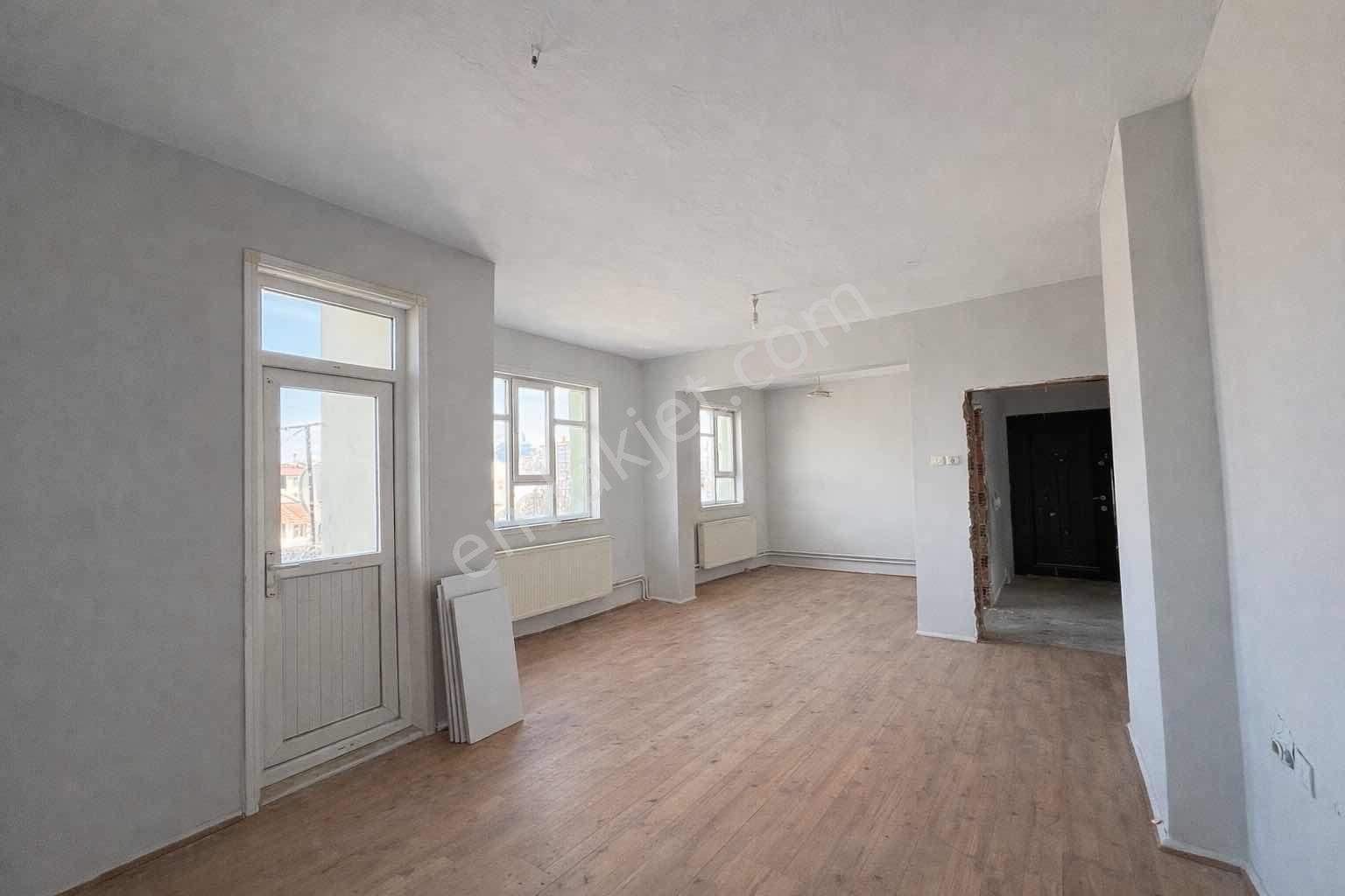 Binkonutlarda Cadde Cepheli Full Yapılı Geniş Daire - Görsel 2
