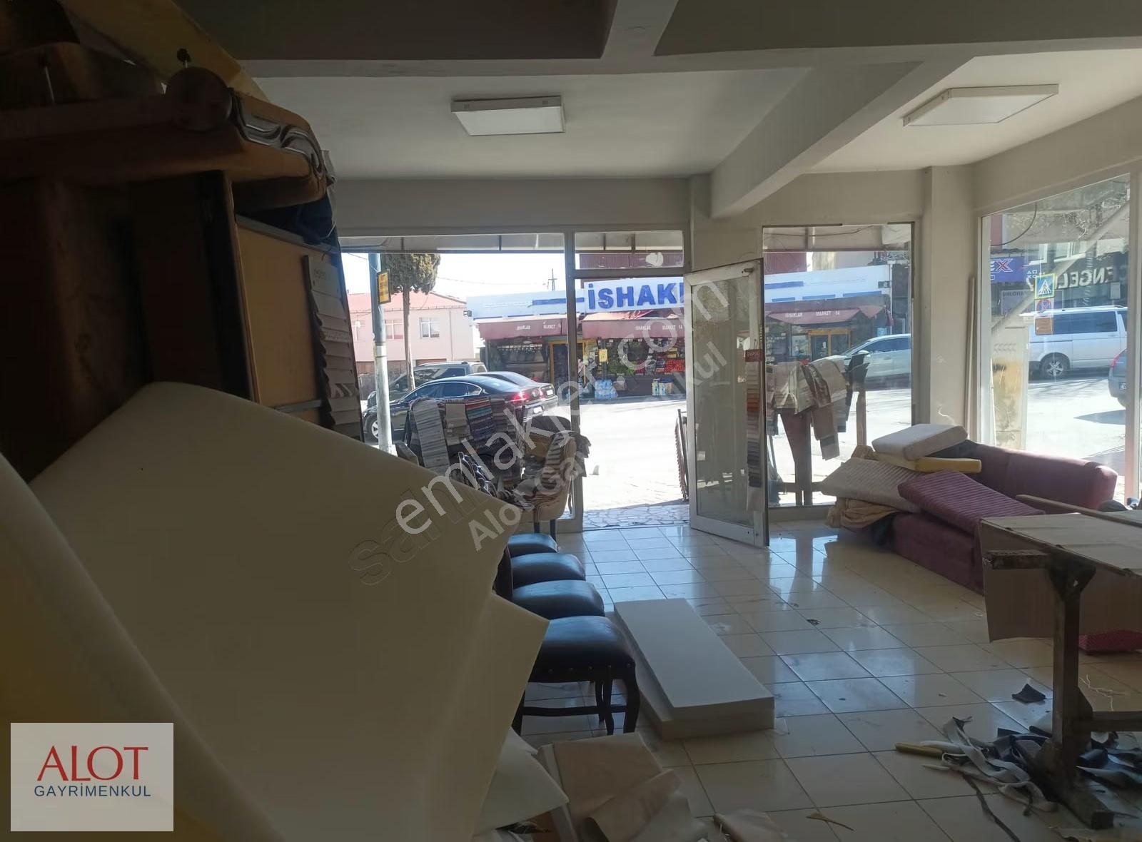 Cadde Üzeri Satılık Köşe Dükkan - Görsel 3