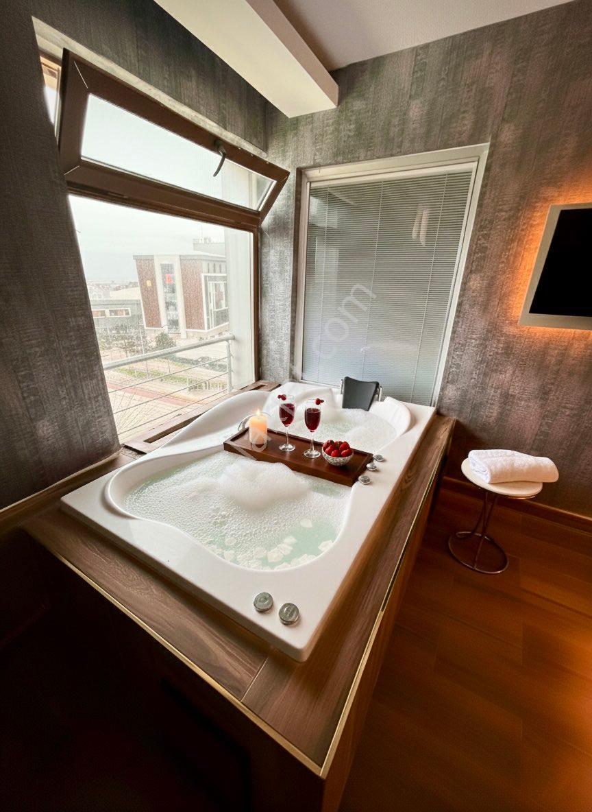 Jakuzili Lüks Oda – Günlük Kiralık, Şehir Merkezinde 7/24 Hizmetinizde