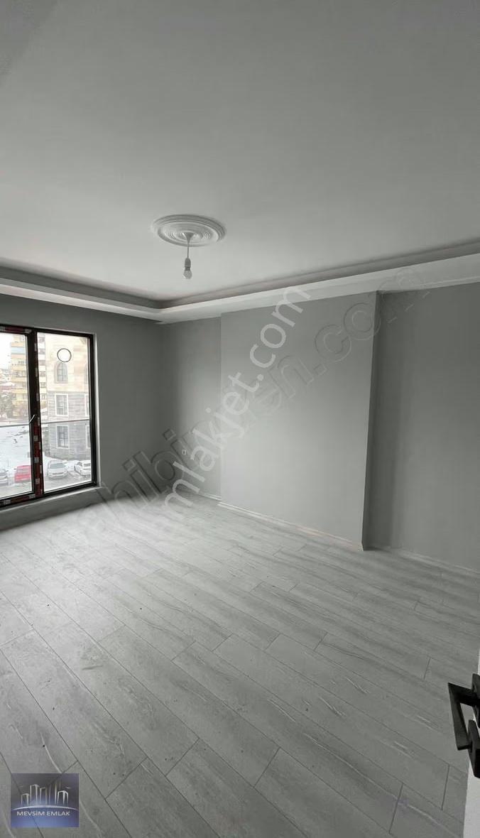 Mevsim Emlaktan Kiralık 1+1 Ayrı Mutfaklı Balkonlu Daire - Görsel 5