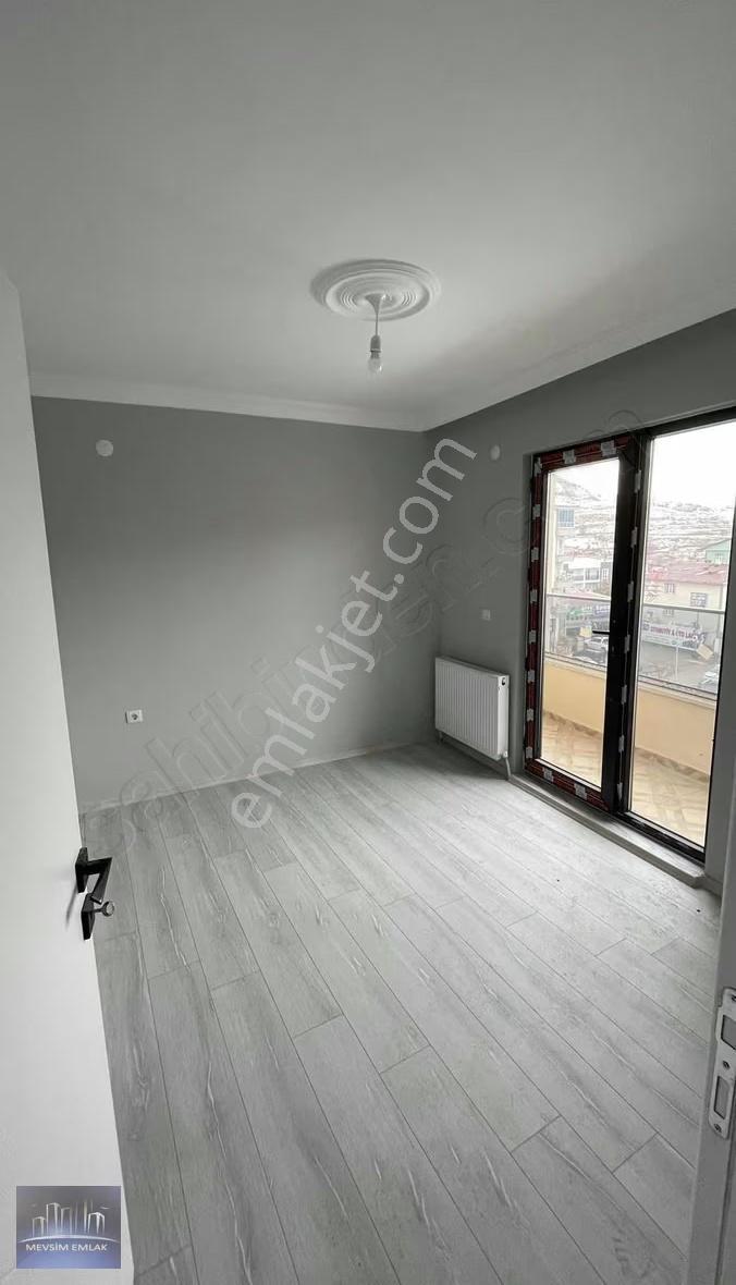 Mevsim Emlaktan Kiralık 1+1 Ayrı Mutfaklı Balkonlu Daire - Görsel 3