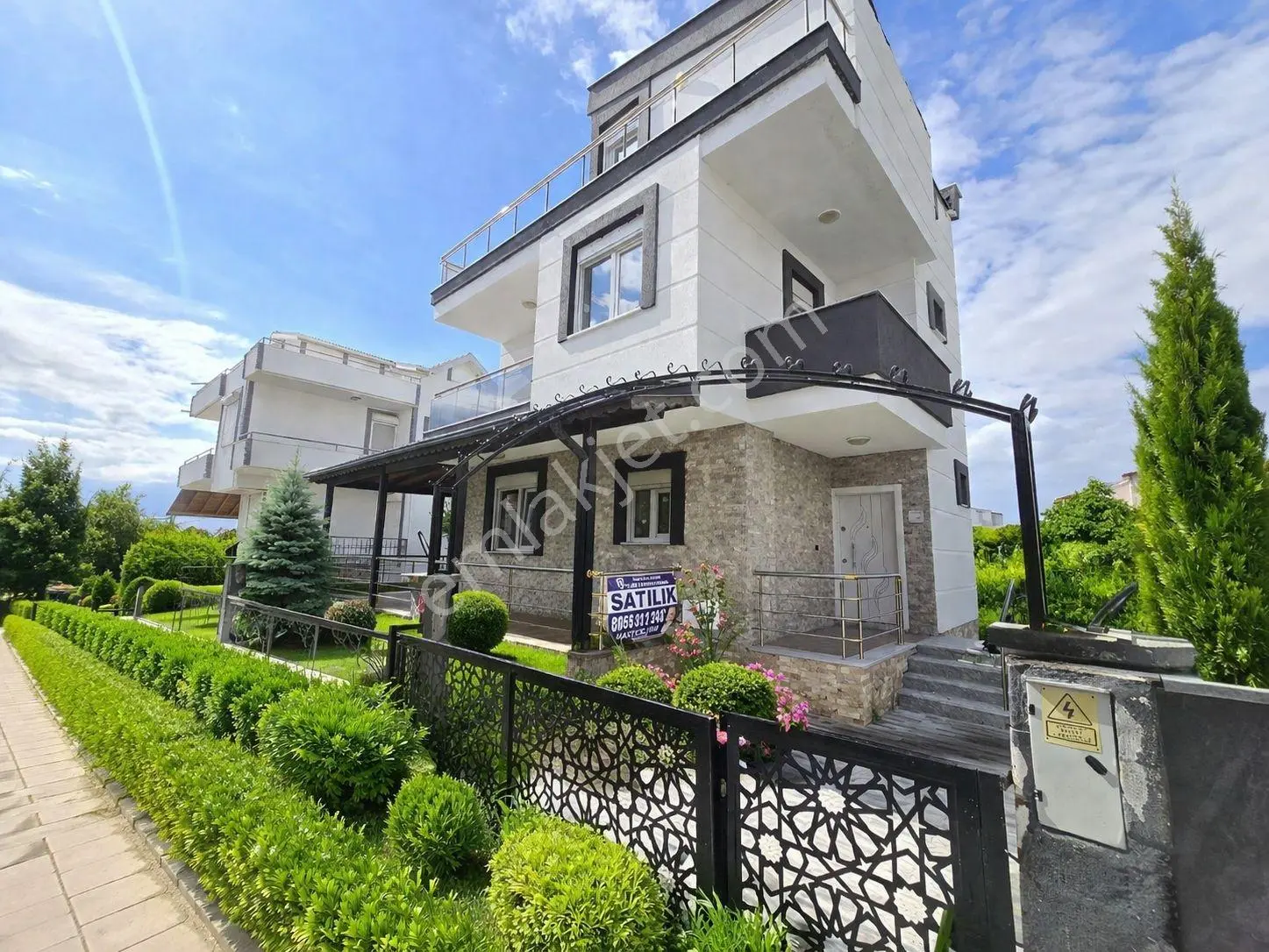 Ayvalık Altınova'da 5+1satılık Villa Plaja 250 M