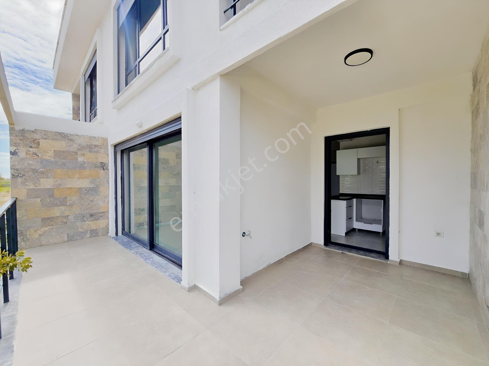 Ayvalık Altınovada Havuzlu Sitede 2+1 Sıfır Villa - Görsel 13