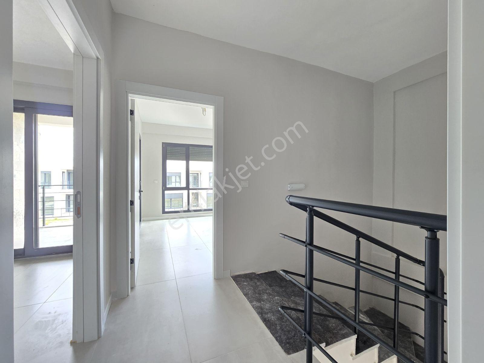 Ayvalık Altınovada Havuzlu Sitede 2+1 Sıfır Villa - Görsel 21