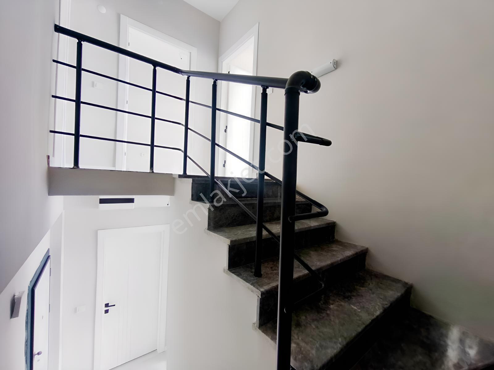 Ayvalık Altınovada Havuzlu Sitede 2+1 Sıfır Villa - Görsel 17