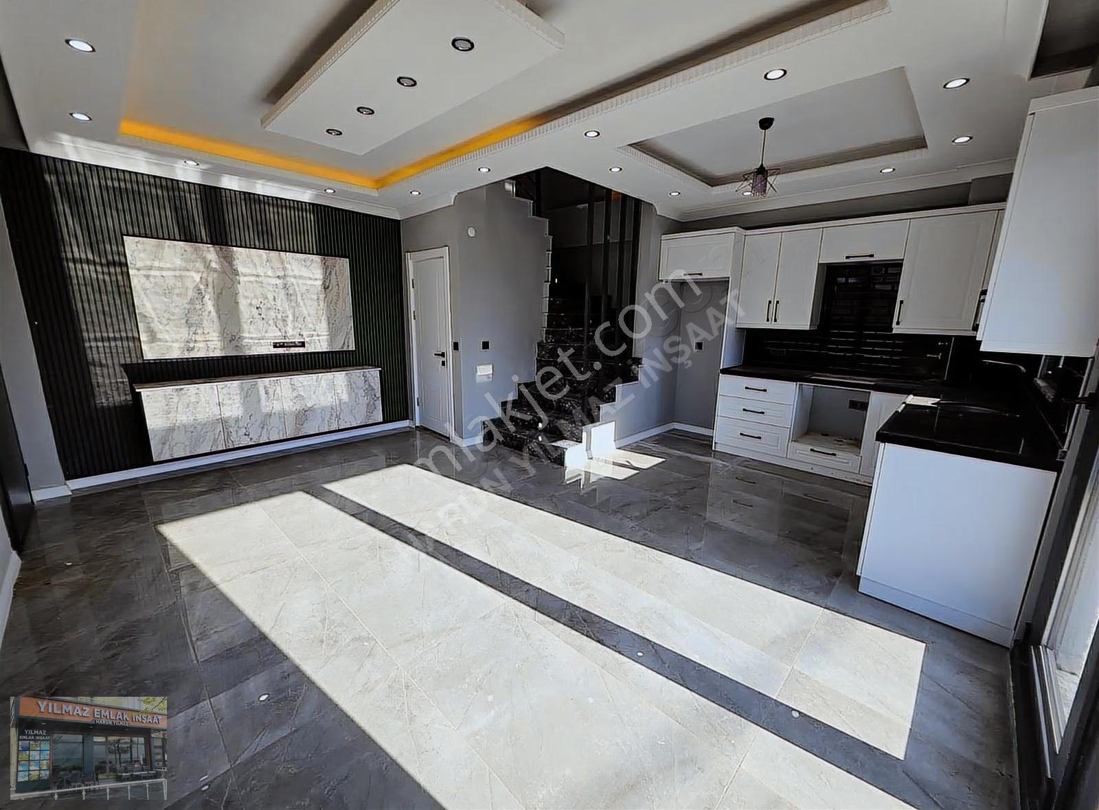 Müstakil Bahçeli Ön Cephe Triplex 3+1 Villa - Görsel 27