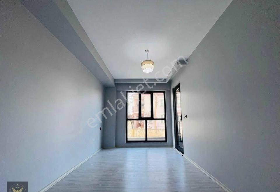 Metrobüse 5'dk Butik Siteiçi Ayrı Mutfaklı 1+1 Daire - Görsel 6