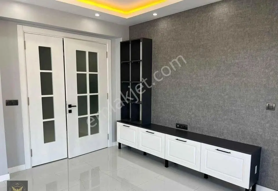 Metrobüse 5'dk Butik Siteiçi Ayrı Mutfaklı 1+1 Daire - Görsel 3