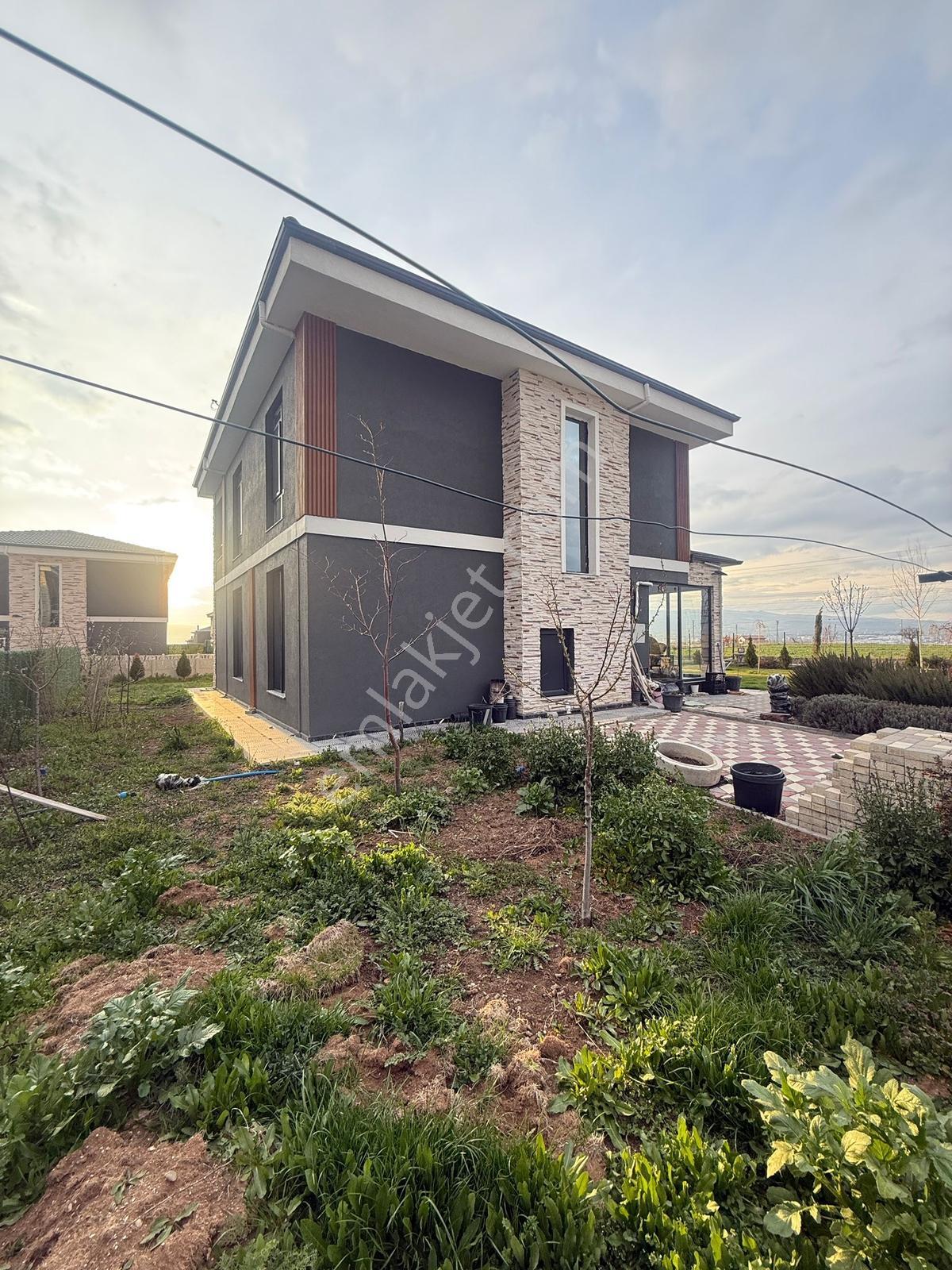 Cb Premıum'dan Kayı Mahallesi'nde Full Eşyalı Yapılı 4+1 Villa - Görsel 3