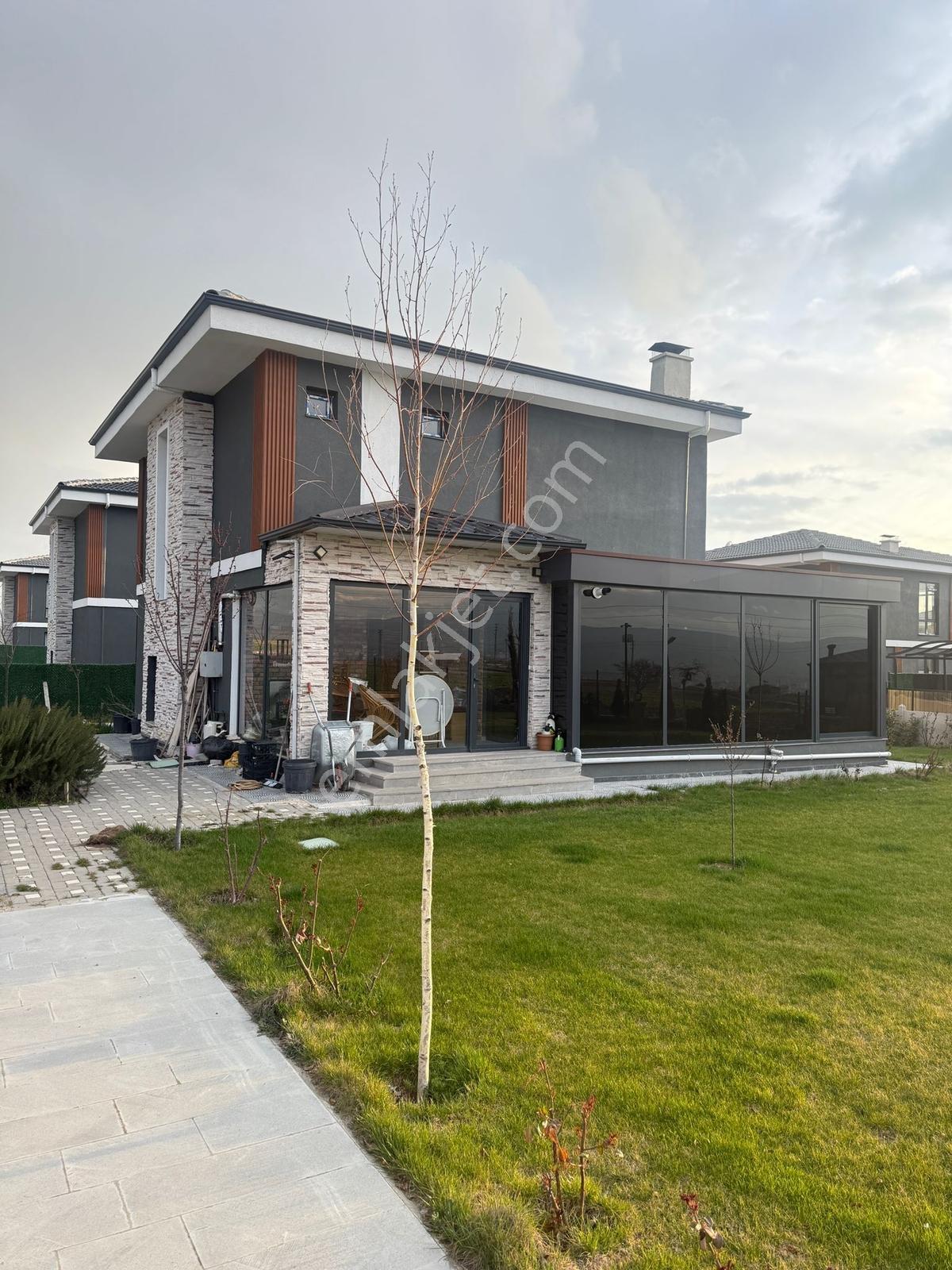 Cb Premıum'dan Kayı Mahallesi'nde Full Eşyalı Yapılı 4+1 Villa - Görsel 14