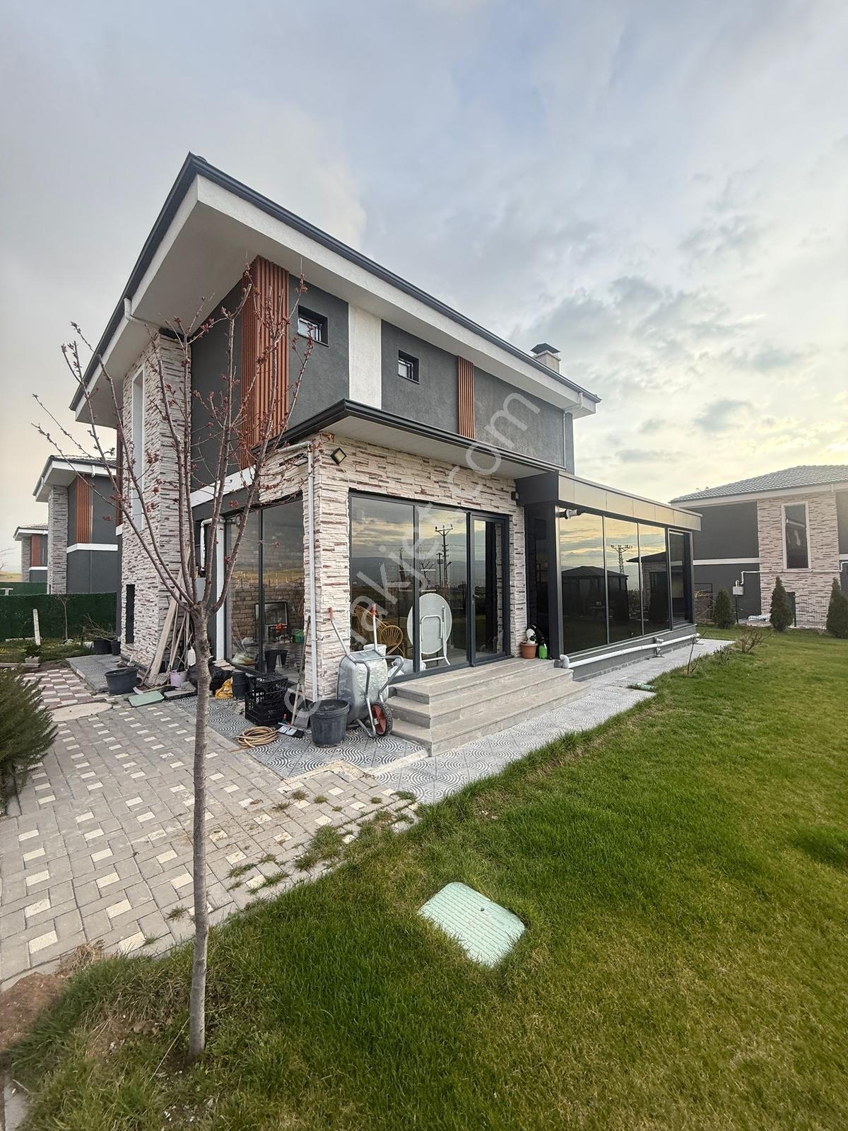 Cb Premıum'dan Kayı Mahallesi'nde Full Eşyalı Yapılı 4+1 Villa - Görsel 11