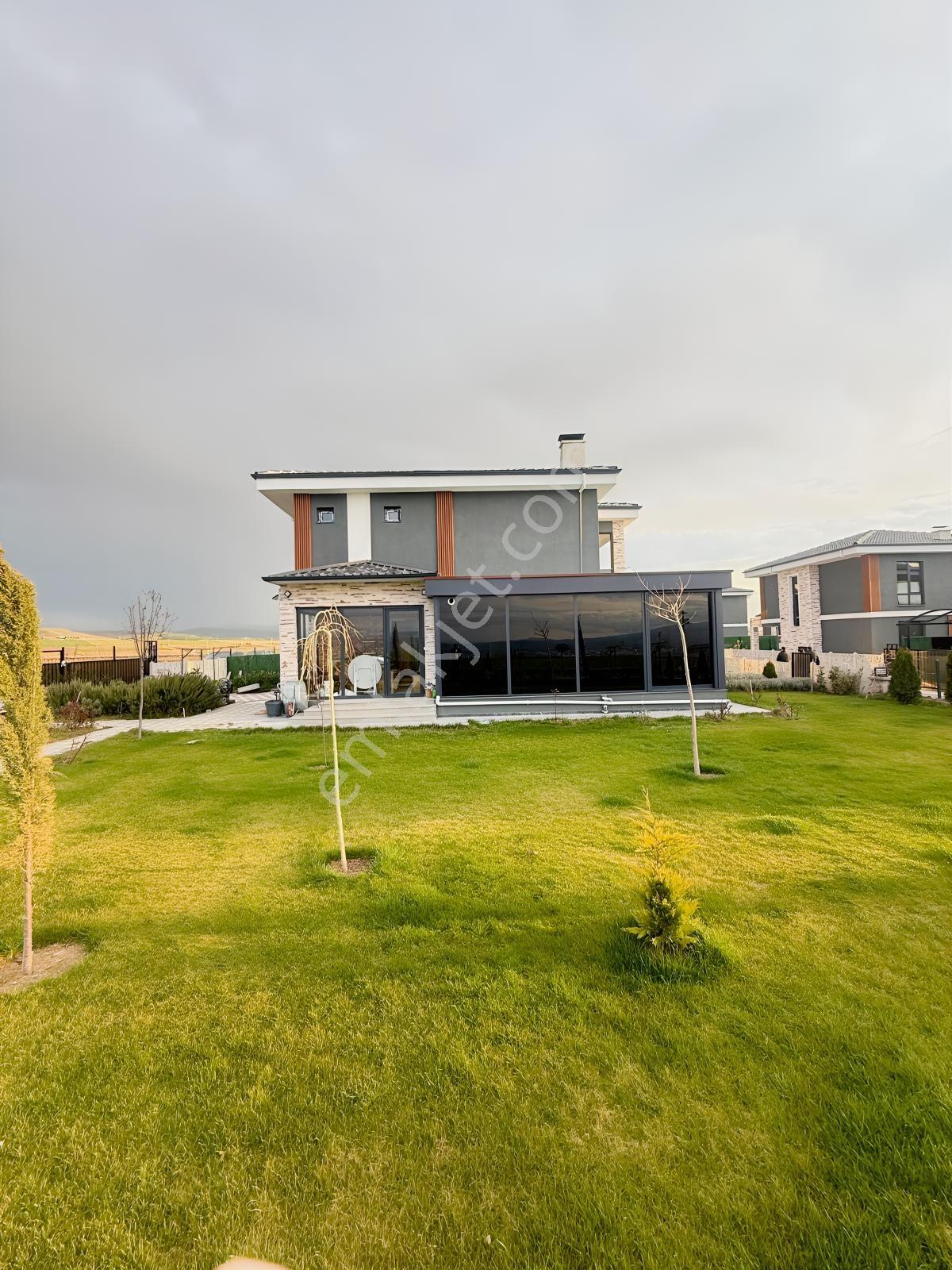 Cb Premıum'dan Kayı Mahallesi'nde Full Eşyalı Yapılı 4+1 Villa - Görsel 17