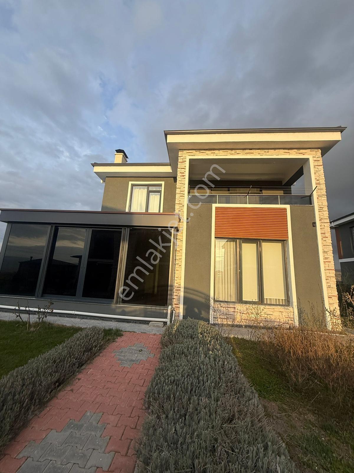 Cb Premıum'dan Kayı Mahallesi'nde Full Eşyalı Yapılı 4+1 Villa - Görsel 5