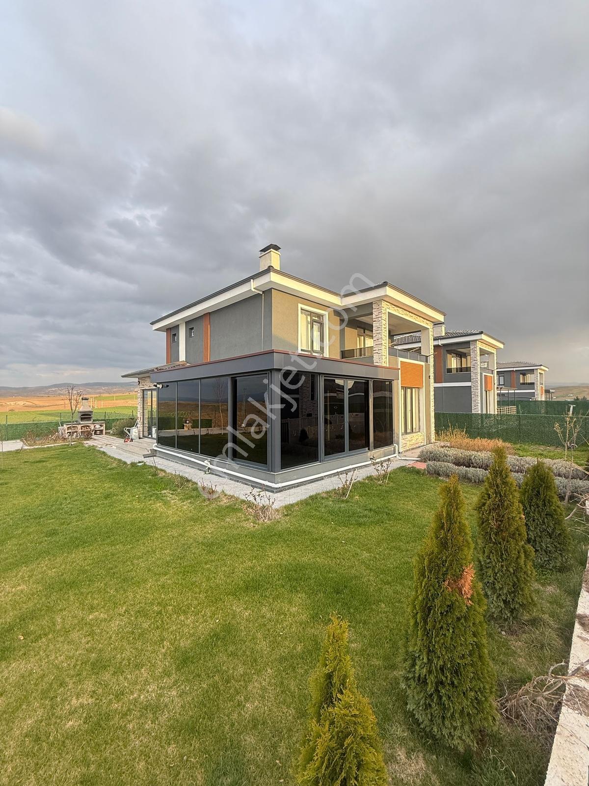 Cb Premıum'dan Kayı Mahallesi'nde Full Eşyalı Yapılı 4+1 Villa - Görsel 31