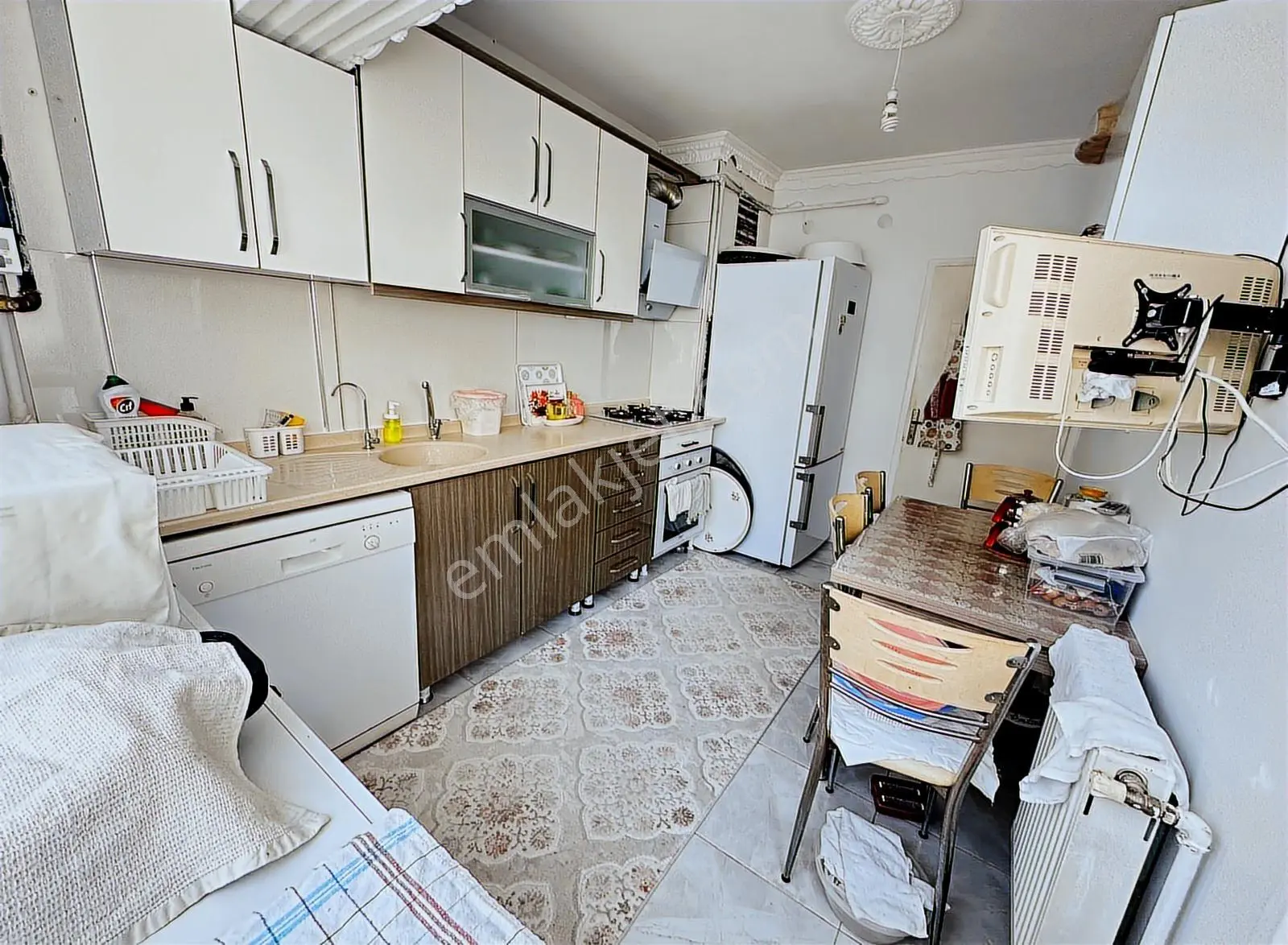 Yunus Emre Caddesi Yakını Orta Kat Bağımsız 3+1 125m2 Daire..!