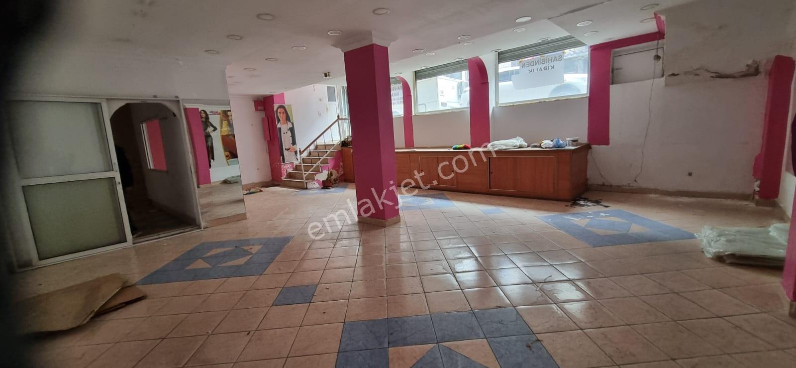 B.paşa Orta Mah. 100m² Yarı Bodrum Dükkan Mağaza